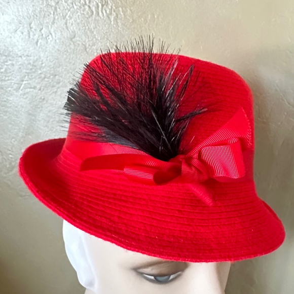 PRETTY RED FABRIC VINTAGE FEDORA WITH TOPSTITCHING AND BLACK FEATHER TRIM main image 7